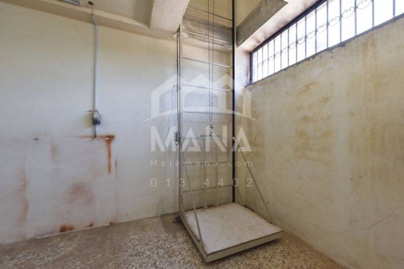 فروش یک انبار 3 طبقه 700متری در انزلی