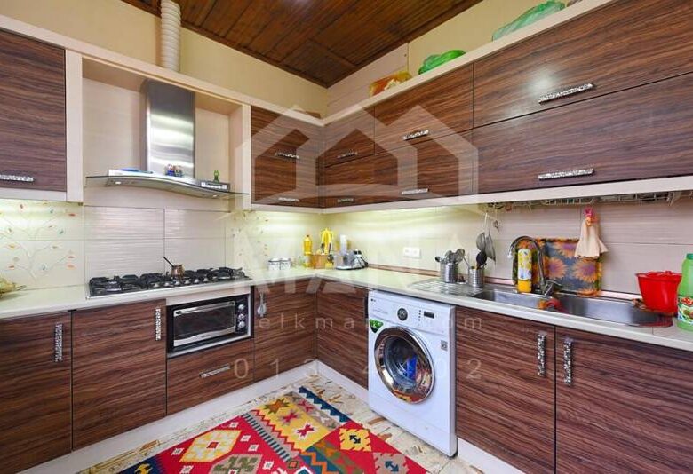 خرید ویلا قدیمی 180متری در خیابان آذربایجان