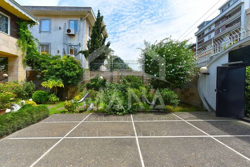 ویلا  در خیابان پاسداران انزلی(900 متر دو کله)