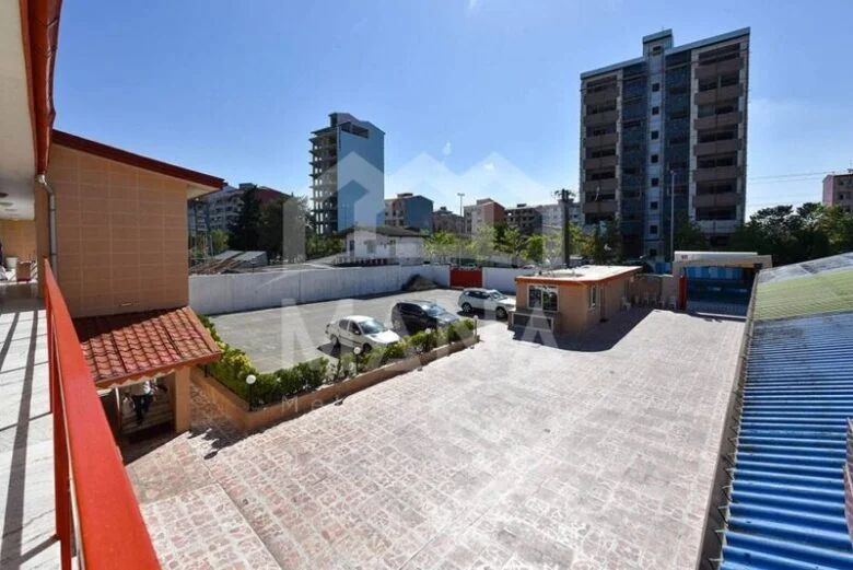 هتل ساحلی در بندر انزلی(7050 متر)