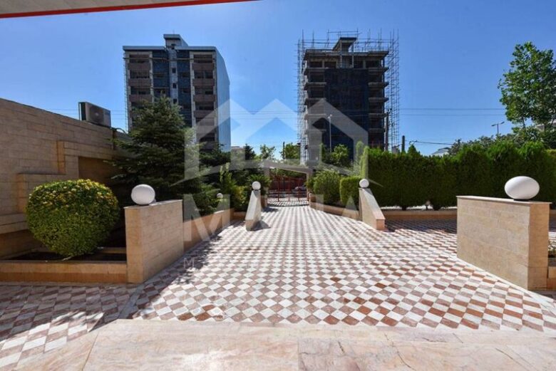 هتل ساحلی در بندر انزلی(7050 متر)