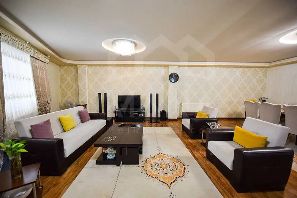 آپارتمان در خیابان نماز انزلی 8