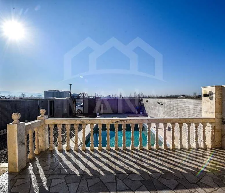 ویلایی دوبلکس استخر دار لاهیجان